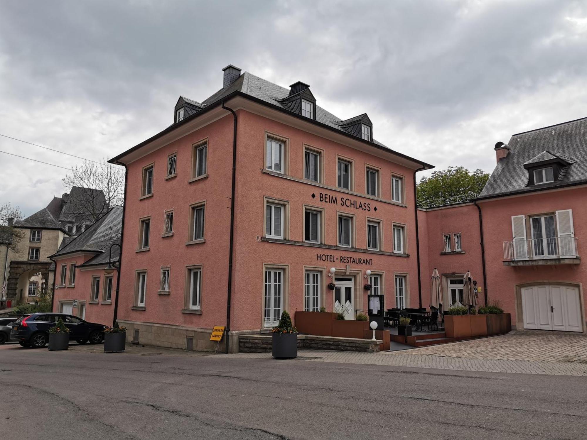 Hotel-Restaurant Beim Schlass Wiltz Exterior foto